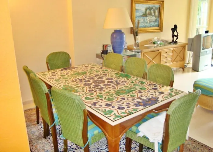 Beachfront 2 Bd & Private Garden * Марбелья