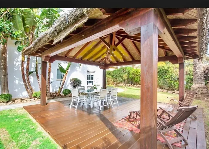 Beachfront 2 Bd & Private Garden * Марбелья