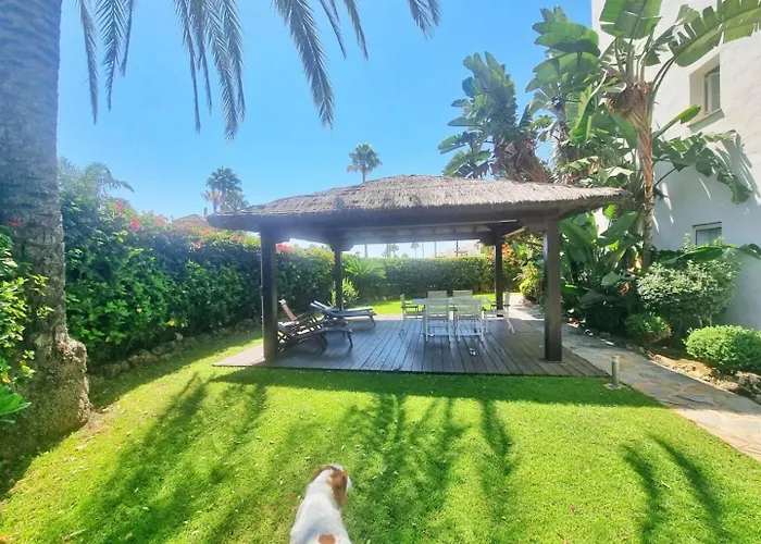 Beachfront 2 Bd & Private Garden