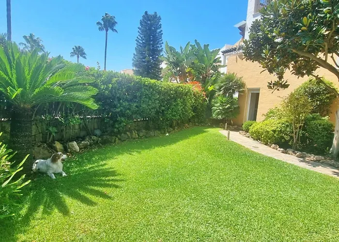 Beachfront 2 Bd & Private Garden Апартаменти Марбелья