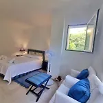 Beachfront 2 Bd & Private Garden Marbella
