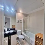 Beachfront 2 Bd & Private Garden * Marbella