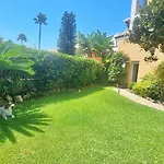 Beachfront 2 Bd & Private Garden Apartmán Marbella