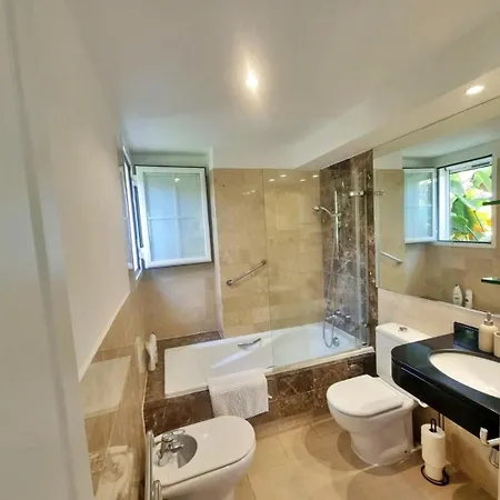شقة Beachfront 2 Bd & Private Garden *