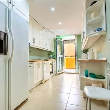 Apartman Beachfront 2 Bd & Private Garden *