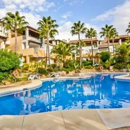 Beachfront 2 Bd & Private Garden Apartman Marbella