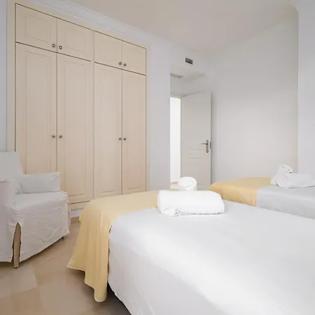 شقة Beachfront 2 Bd & Private Garden *