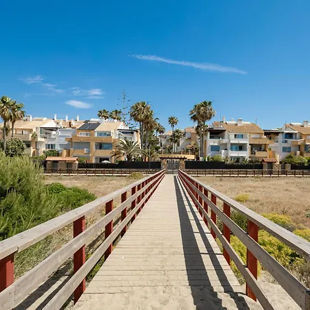 Beachfront 2 Bd & Private Garden شقة ماربيا