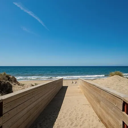 شقة Beachfront 2 Bd & Private Garden