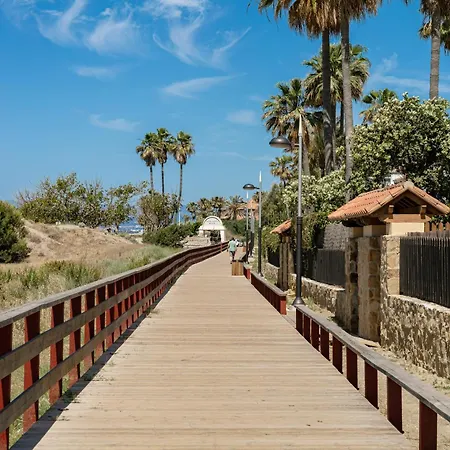 شقة Beachfront 2 Bd & Private Garden *