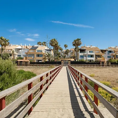 Beachfront 2 Bd & Private Garden * Marbella