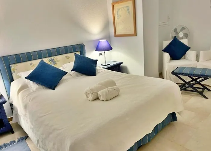 Lägenhet Beachfront 2 Bd & Private Garden