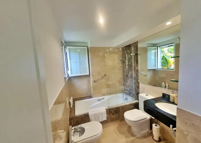 Apartman Beachfront 2 Bd & Private Garden *