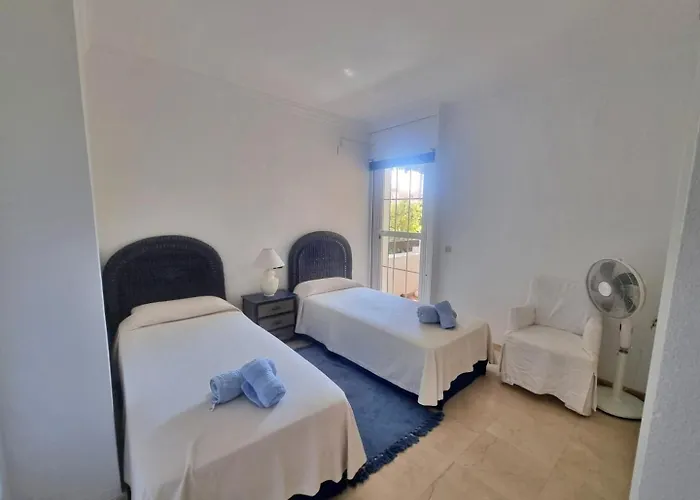 Beachfront 2 Bd & Private Garden Apartman Marbella