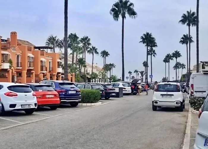 Beachfront 2 Bd & Private Garden Apartman Marbella