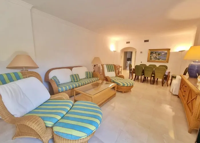 Apartman Beachfront 2 Bd & Private Garden