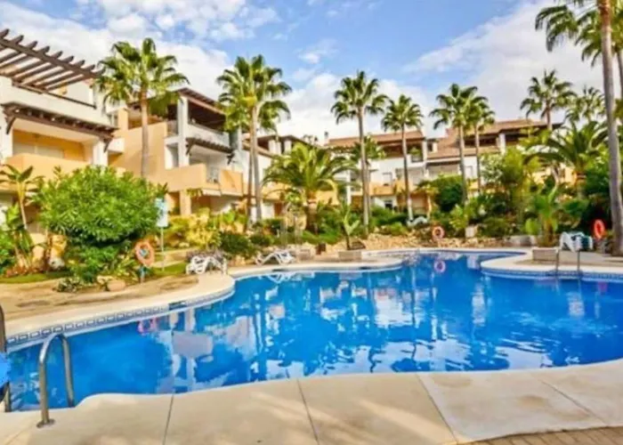 Beachfront 2 Bd & Private Garden Apartman Marbella