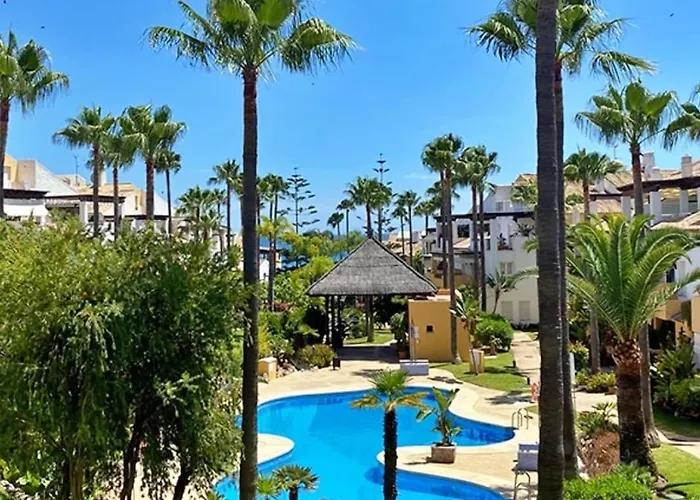 Beachfront 2 Bd & Private Garden * Marbella