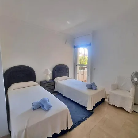 Beachfront 2 Bd & Private Garden アパート マルベーリャ