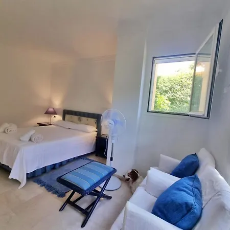 Beachfront 2 Bd & Private Garden マルベーリャ