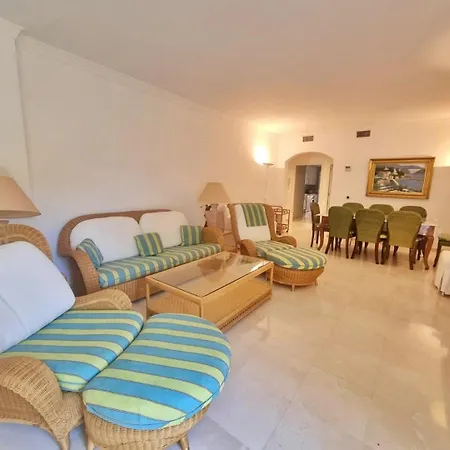 アパート Beachfront 2 Bd & Private Garden
