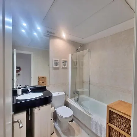 Beachfront 2 Bd & Private Garden * マルベーリャ