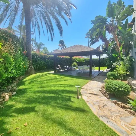 アパート Beachfront 2 Bd & Private Garden マルベーリャ